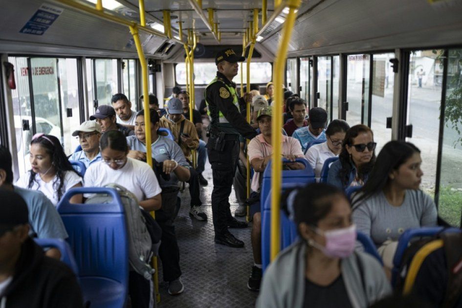 A Lima, les chauffeurs de bus en première ligne face à la violence préélectorale