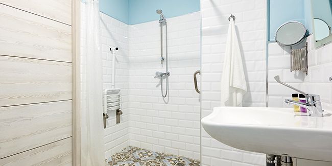 Aménager sa douche pour plus de sécurité : prix, installation et conseils pratiques