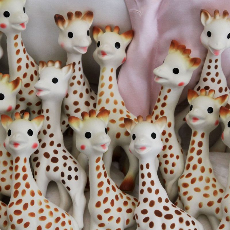 Sophie la girafe : la fabrique de rêves s'effondre, la vérité sur ses origines