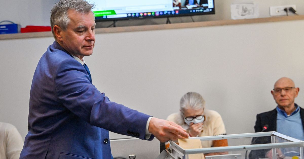 La justice scrute un voyage au Sénégal de Philippe Janicot dans l'affaire des viols
