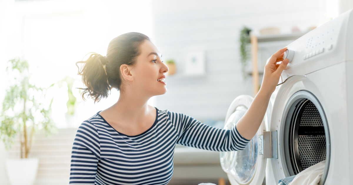 Astuce ingénieuse pour sécher votre linge plus vite avec votre machine à laver