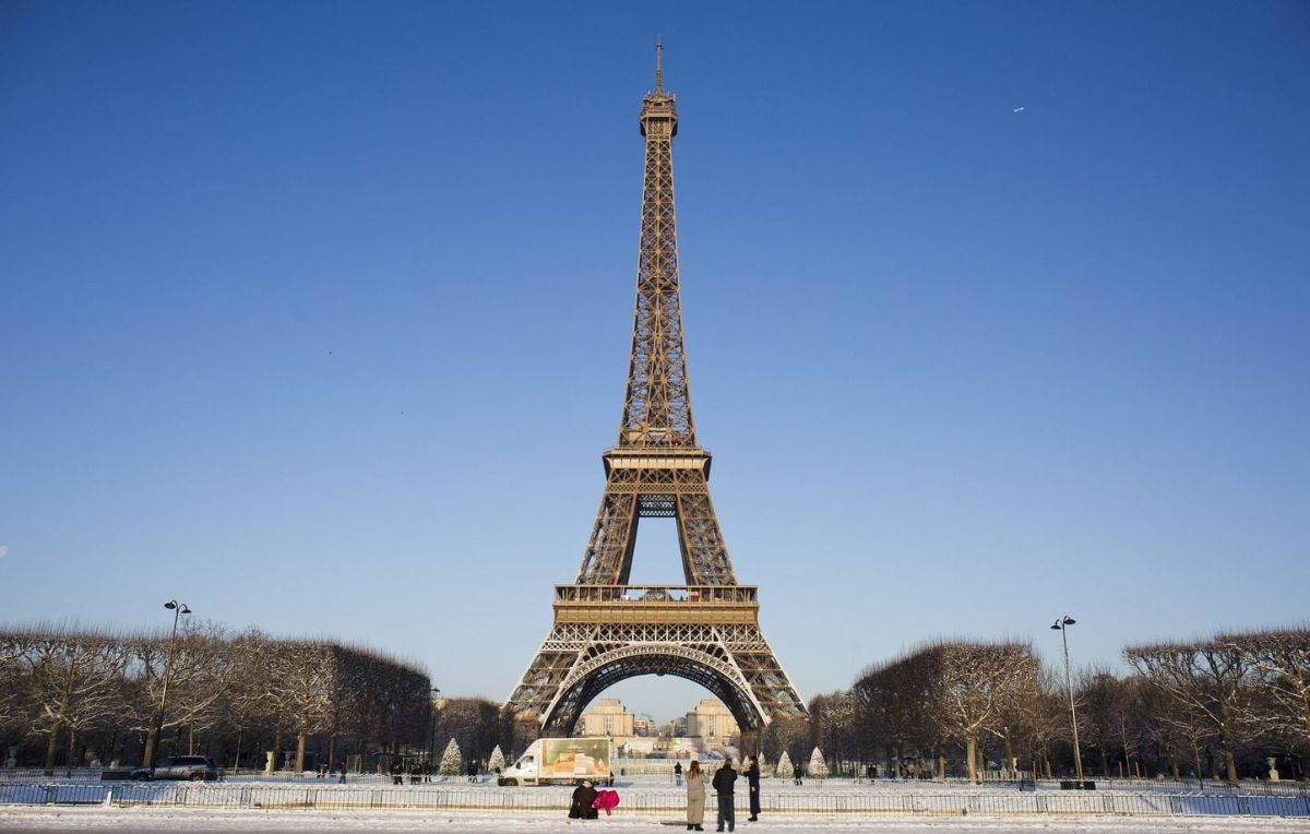 Un morceau de l'escalier de la tour Eiffel aux enchères : une chance unique