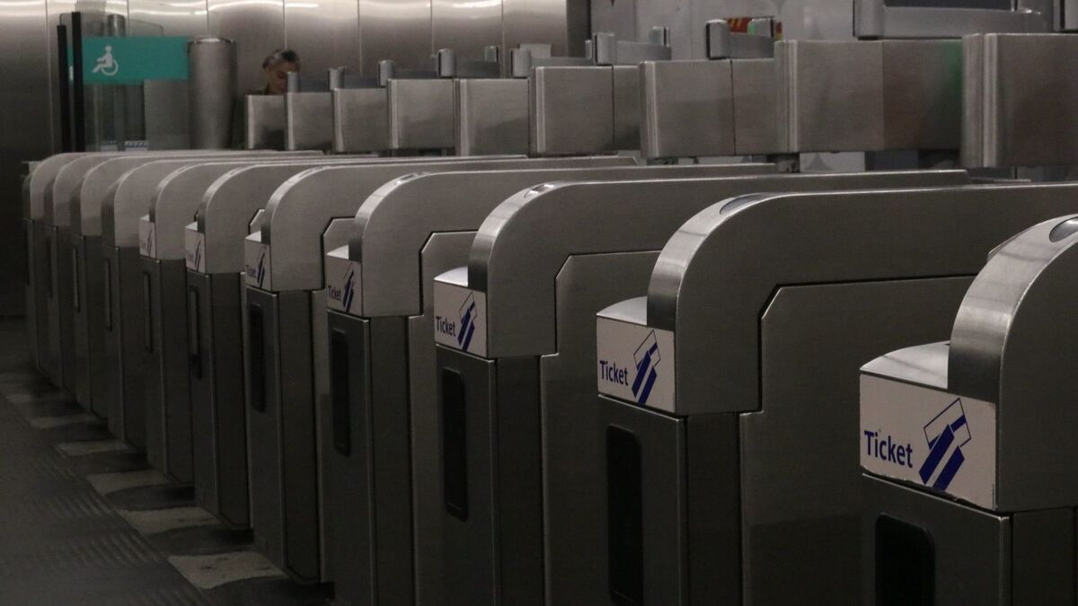 La station Charles de Gaulle-Étoile face à la confusion des bornes temporaires