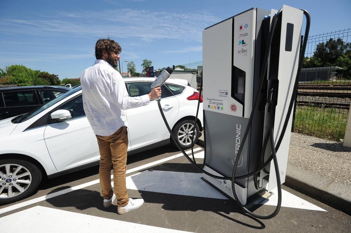 Des tarifs de recharge électrique aux écarts choquants : l'appel de Que Choisir