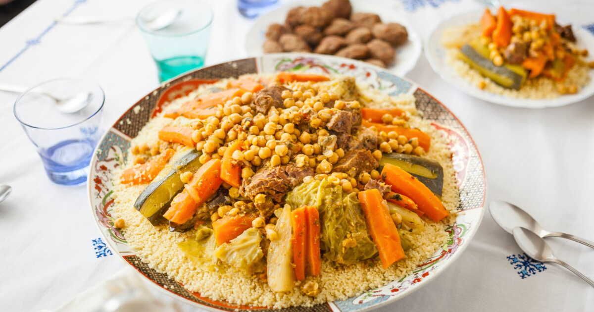 Le couscous marocain : une tradition culinaire à déguster entre amis
