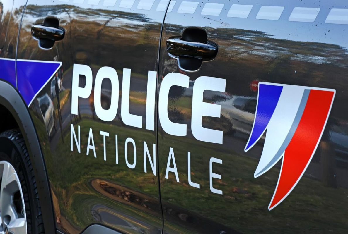 Un drame familial à Paris : un adolescent tue son frère et agresse sa mère