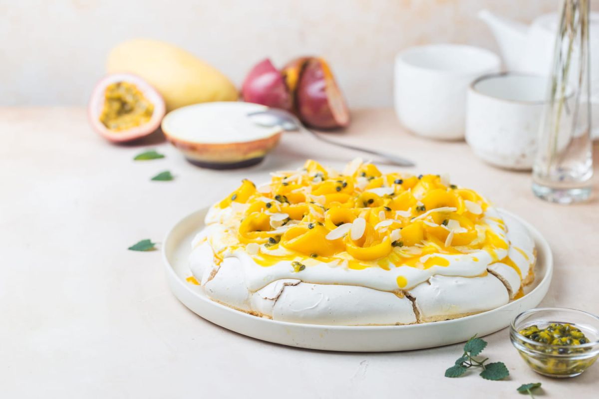 Pavlova aux fruits exotiques et poire : le délice léger de Cyril Lignac pour Noël