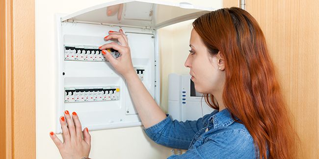 Changer un fusible : guide pratique et conseils essentiels