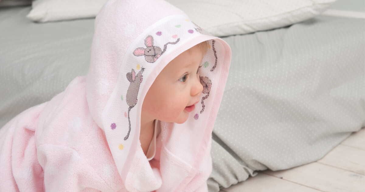 Un peignoir brodé pour bébé