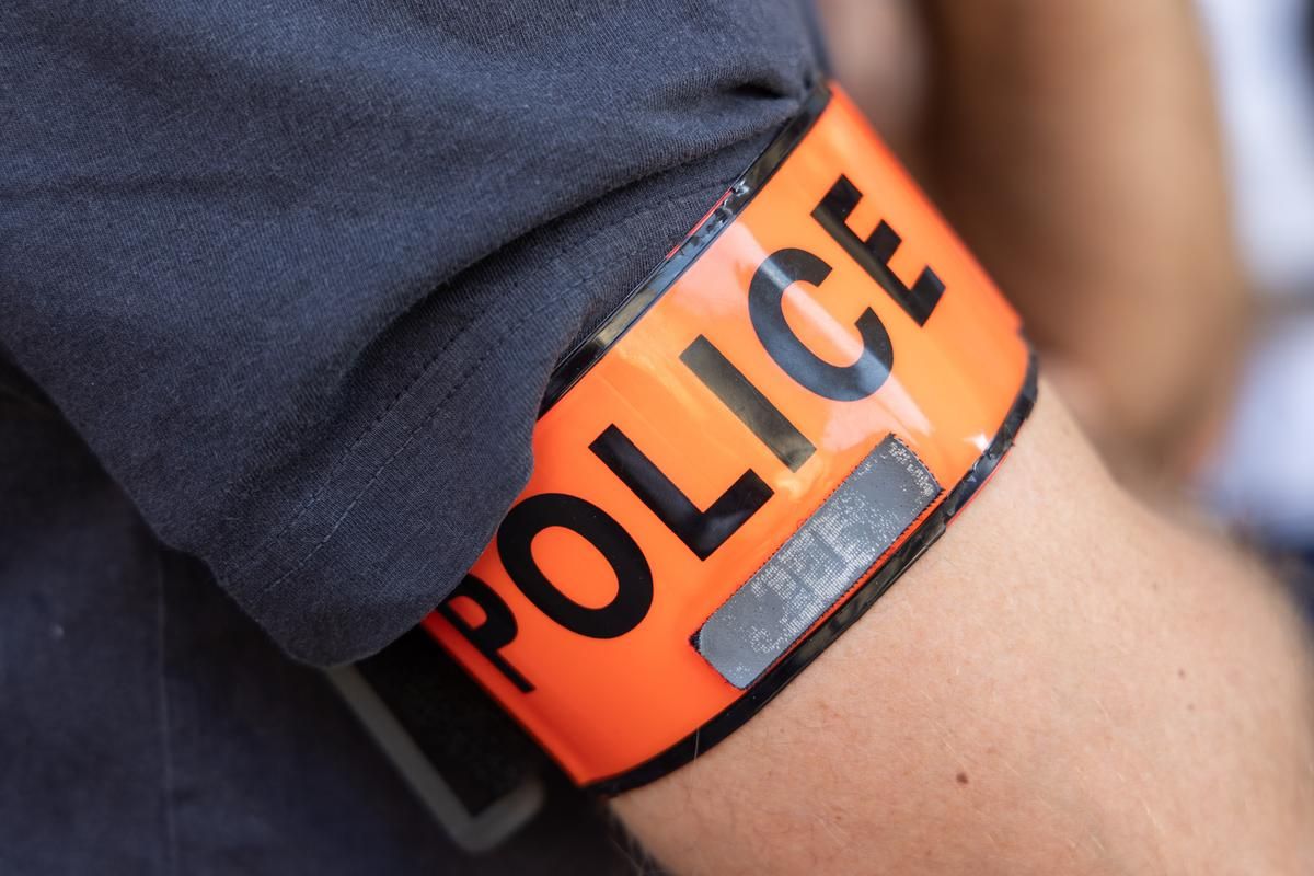Un jeune homme jugé pour des crimes horribles : l'enfance marquée par la violence