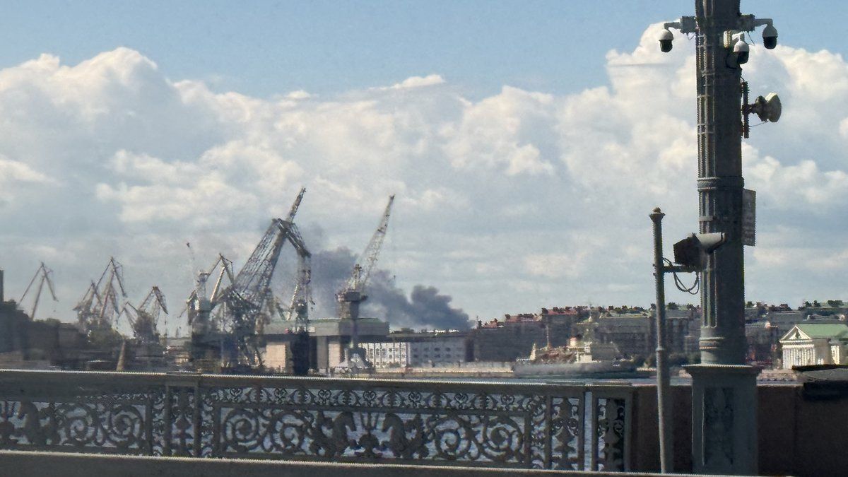 Drones ukrainiens frappent Saint-Pétersbourg : Poutine embarrassé avant le forum économique