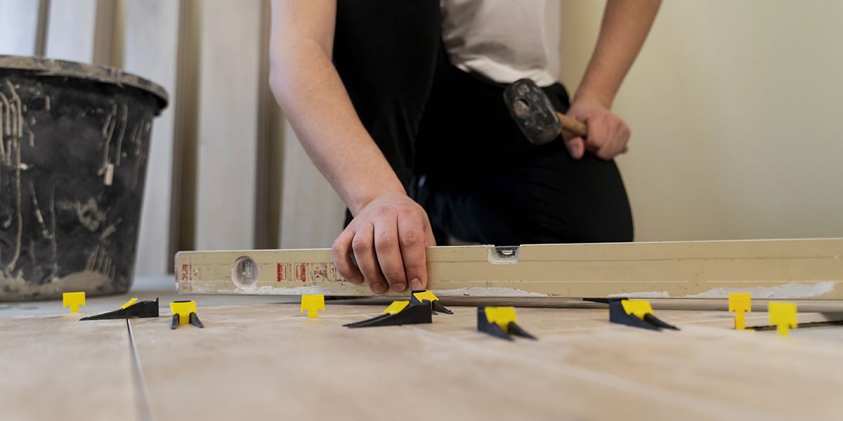 Choisir le carrelage idéal pour votre garage : guide pratique et astuces