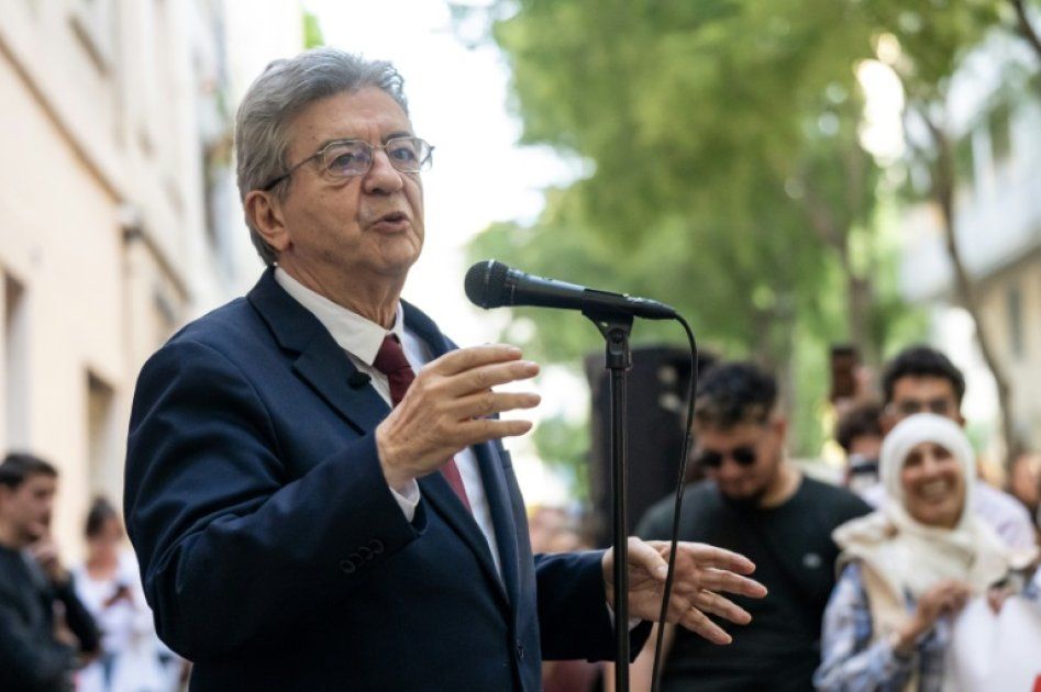Mélenchon donne le coup d'envoi de sa campagne à Saint-Denis