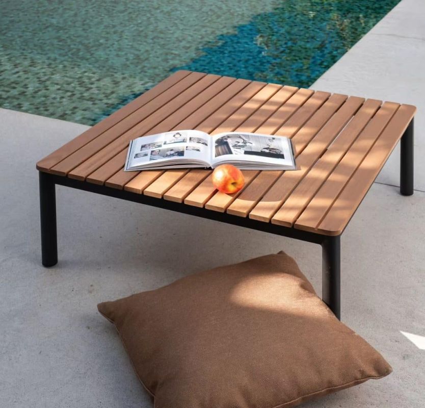 Transformez votre terrasse avec cette table basse tendance à moitié prix chez Alinéa