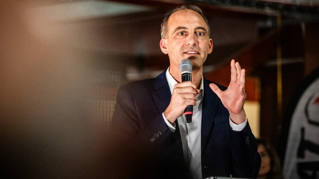 Raphaël Glucksmann attire la gauche au Docks d'Aubervilliers