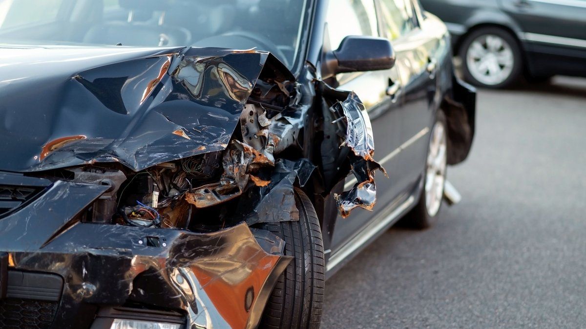 Un différend routier tourne au drame : des automobilistes agressés après un accident