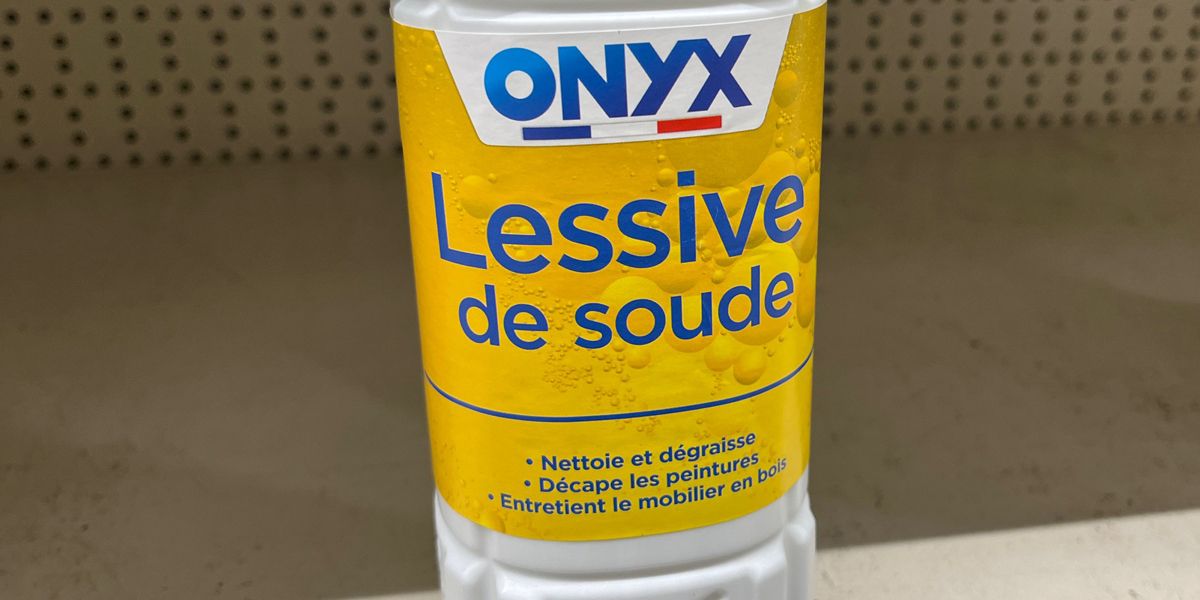 Les secrets de la lessive de soude : usages et précautions à connaître