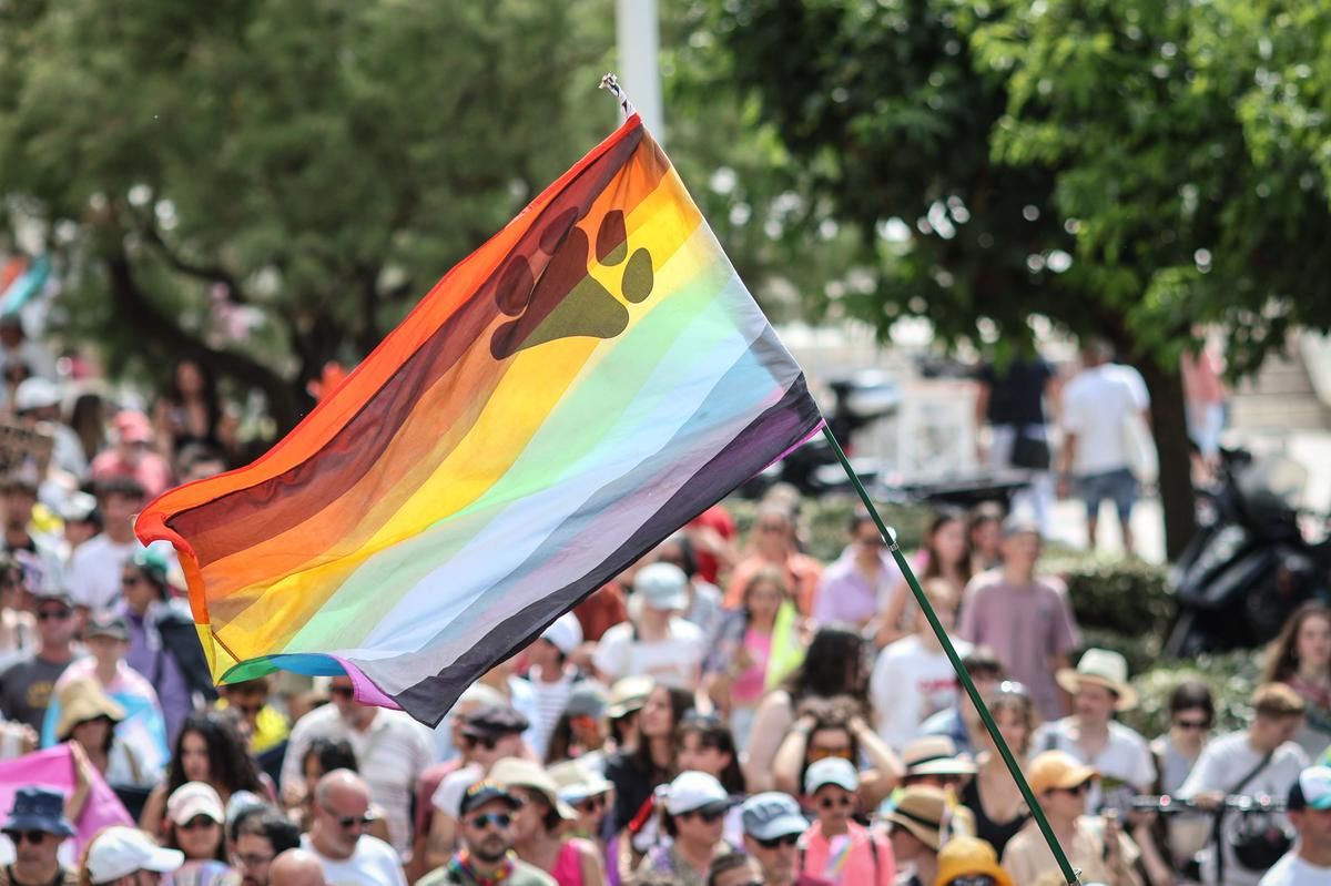 À Biarritz, le cœur des générations bat ensemble pour la Marche des fiertés