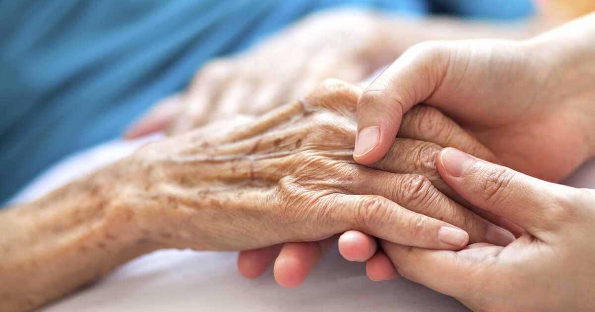EHPAD : le parcours du combattant pour les familles face aux coûts élevés
