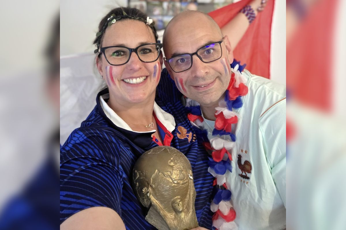 Un couple d'amoureux du foot célèbre sa lune de miel avec la France à la Coupe du monde