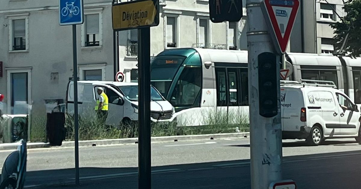 Accident à Strasbourg : un tramway heurte une camionnette et fait un blessé léger