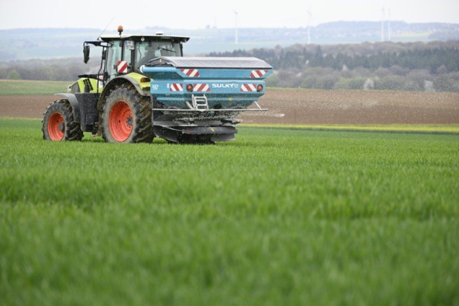Urgence agricole : le retour des pesticides divise au Sénat