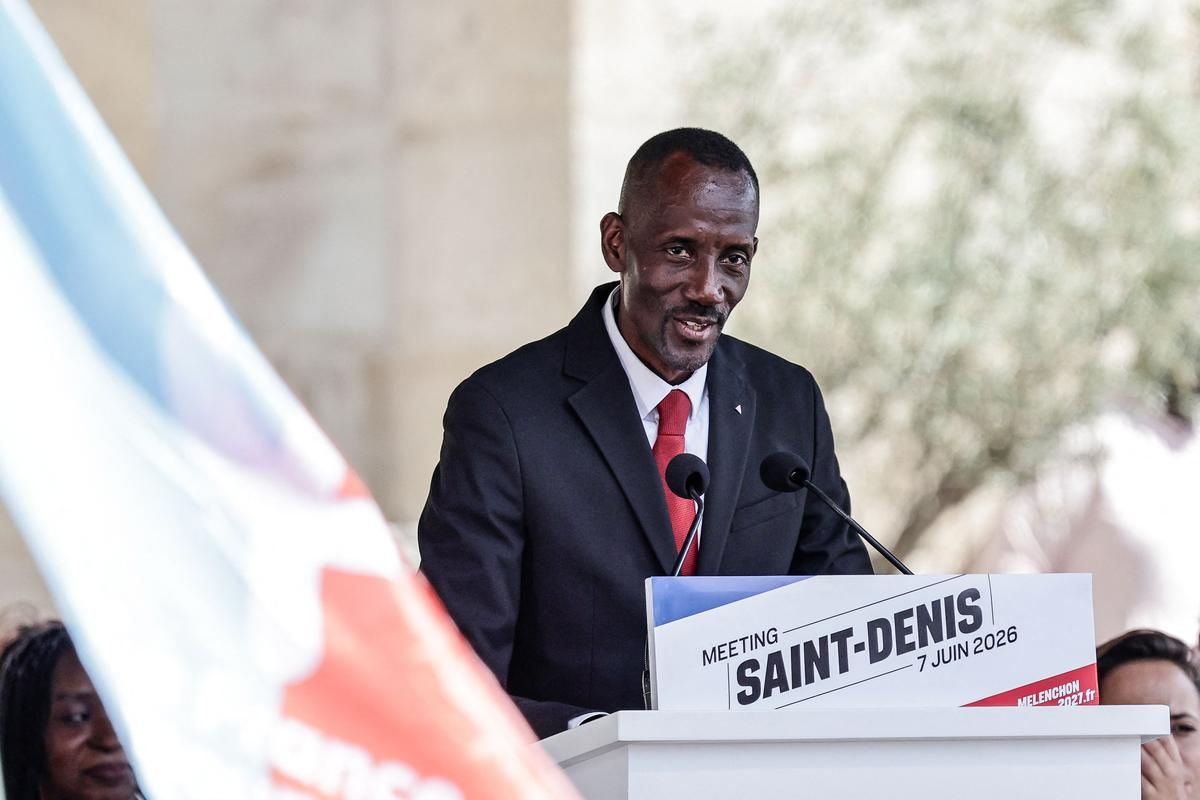 le droit de siffler la marseillaise : provoque des réactions à droite et à l'extrême droite