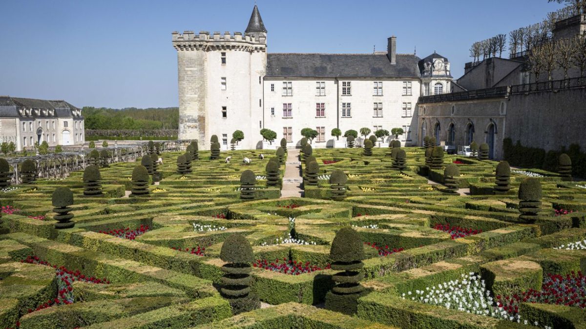 Les jardins ligériens à l'honneur avec un nouveau collector de timbres