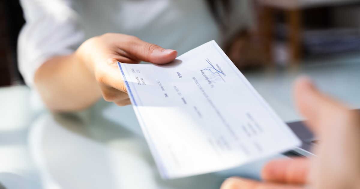 BoursoBank limite l'encaissement des chèques à 250 euros : une décision choc