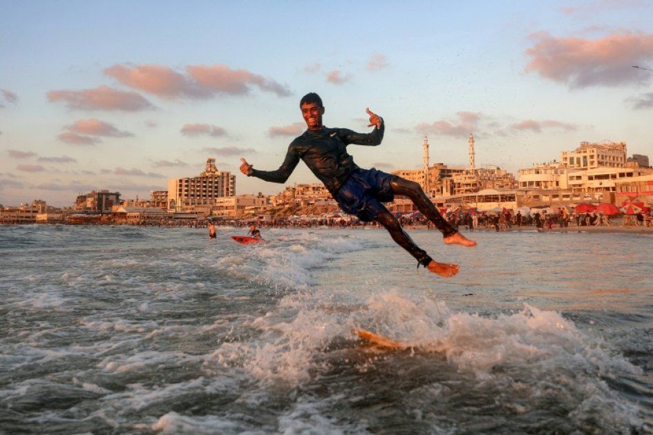 Gaza : le surf, dernier refuge face à la guerre