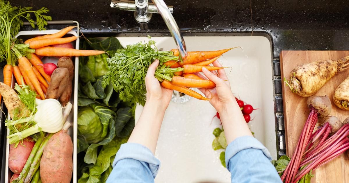 Peut-on vraiment éliminer les pesticides de nos fruits et légumes par un simple lavage ?