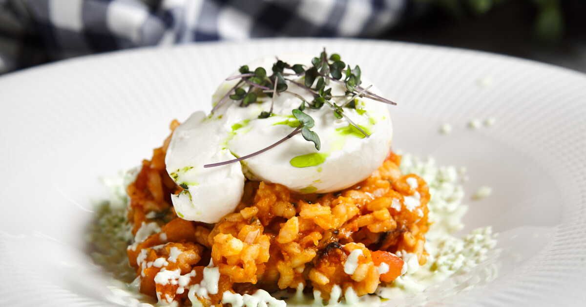 La recette estivale du risotto au poivron et à la burrata qui va enchanter vos papilles
