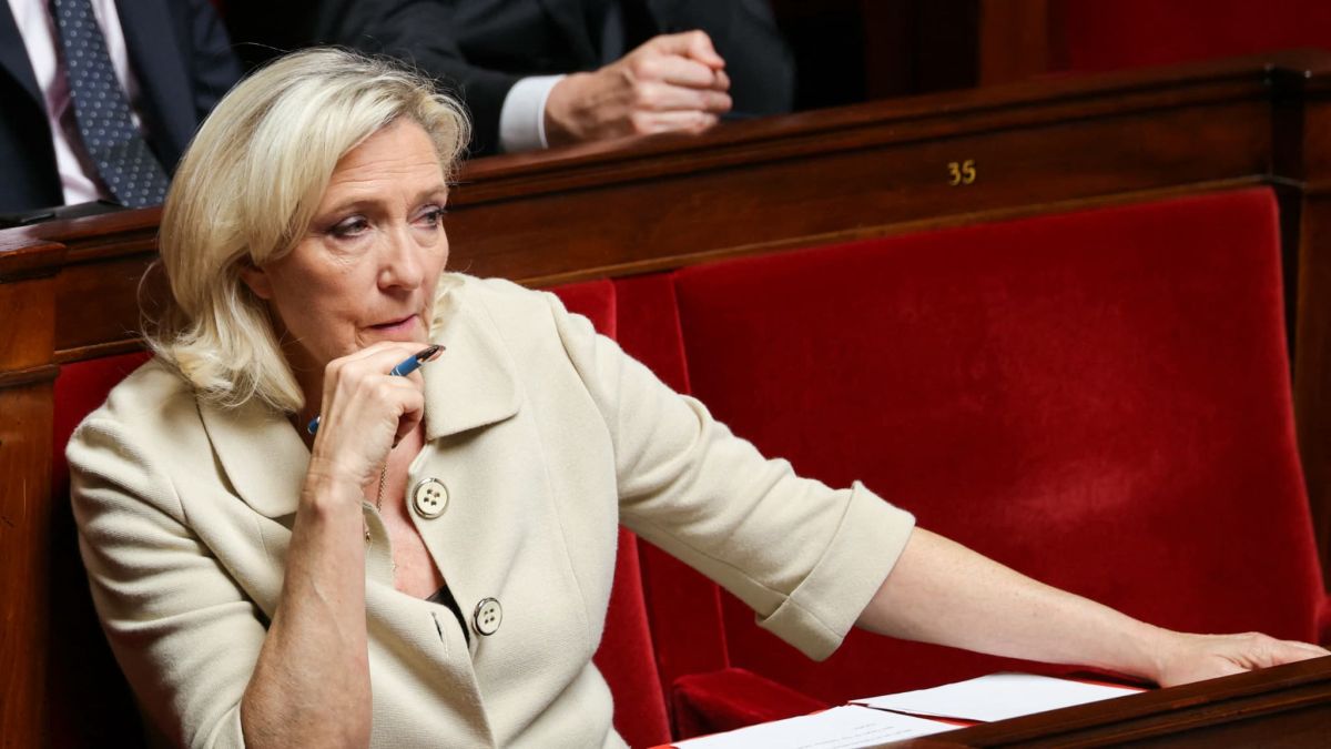 Marine Le Pen prend ses distances avec des chants racistes dans une boîte de nuit
