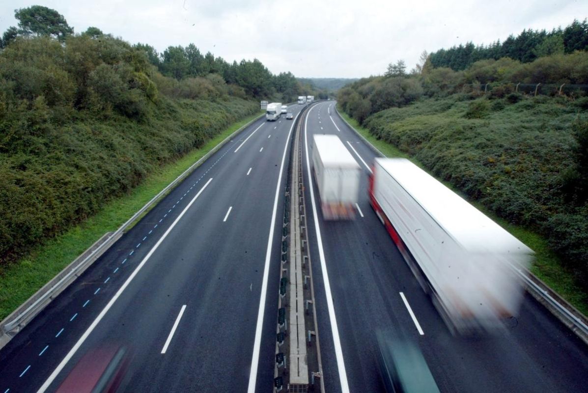 Collision spectaculaire en Gironde : deux camions impliqués, un blessé grave