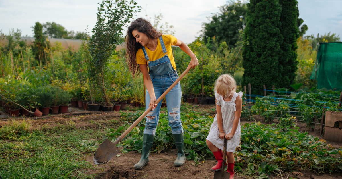 planter un slip dans son jardin : cette drôle d’idée est en réalité très utile