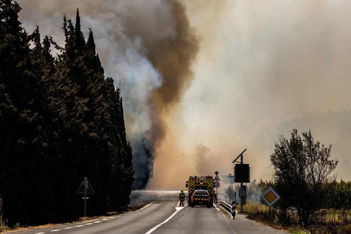 Pyrénées-Orientales : un feu maîtrisé après l'évacuation de 12 000 habitants