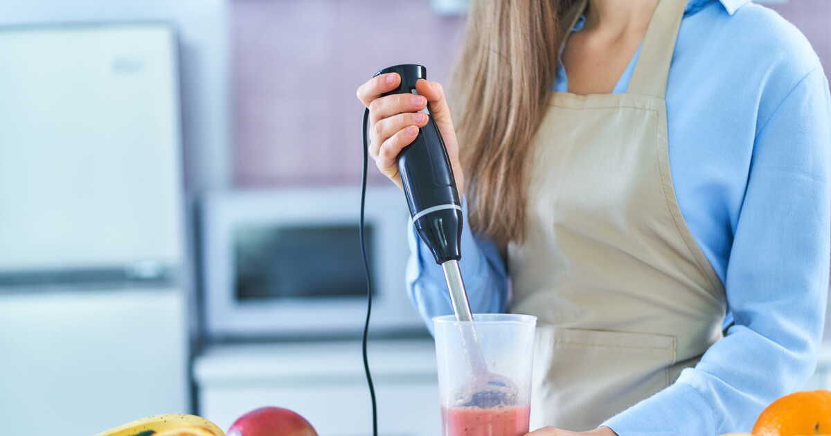 Des astuces ingénieuses pour nettoyer votre mixeur plongeant en toute sécurité