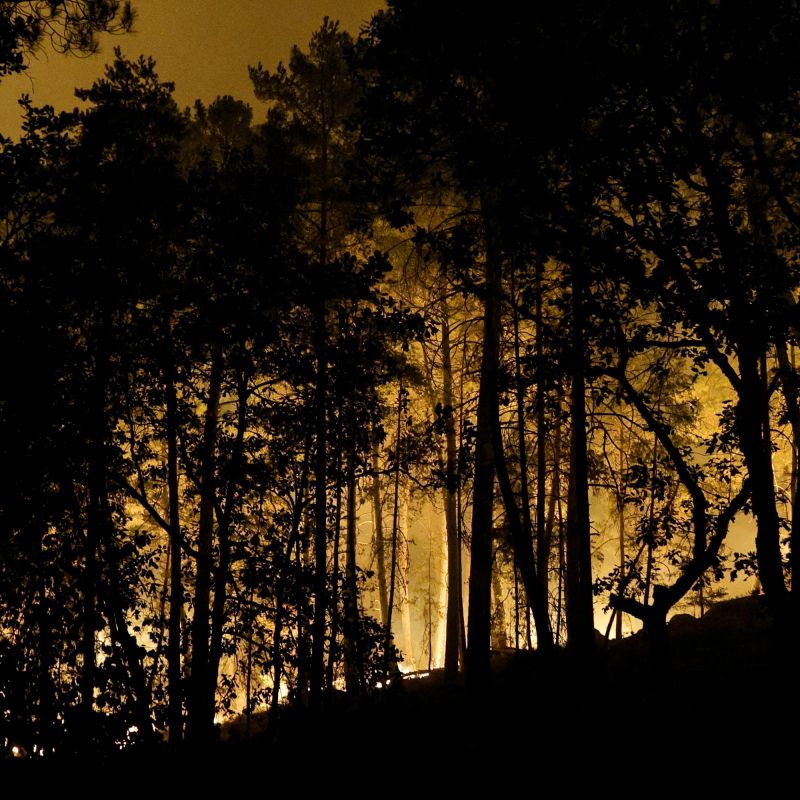 Valérie Pécresse rend hommage aux secours face à l'incendie de Fontainebleau