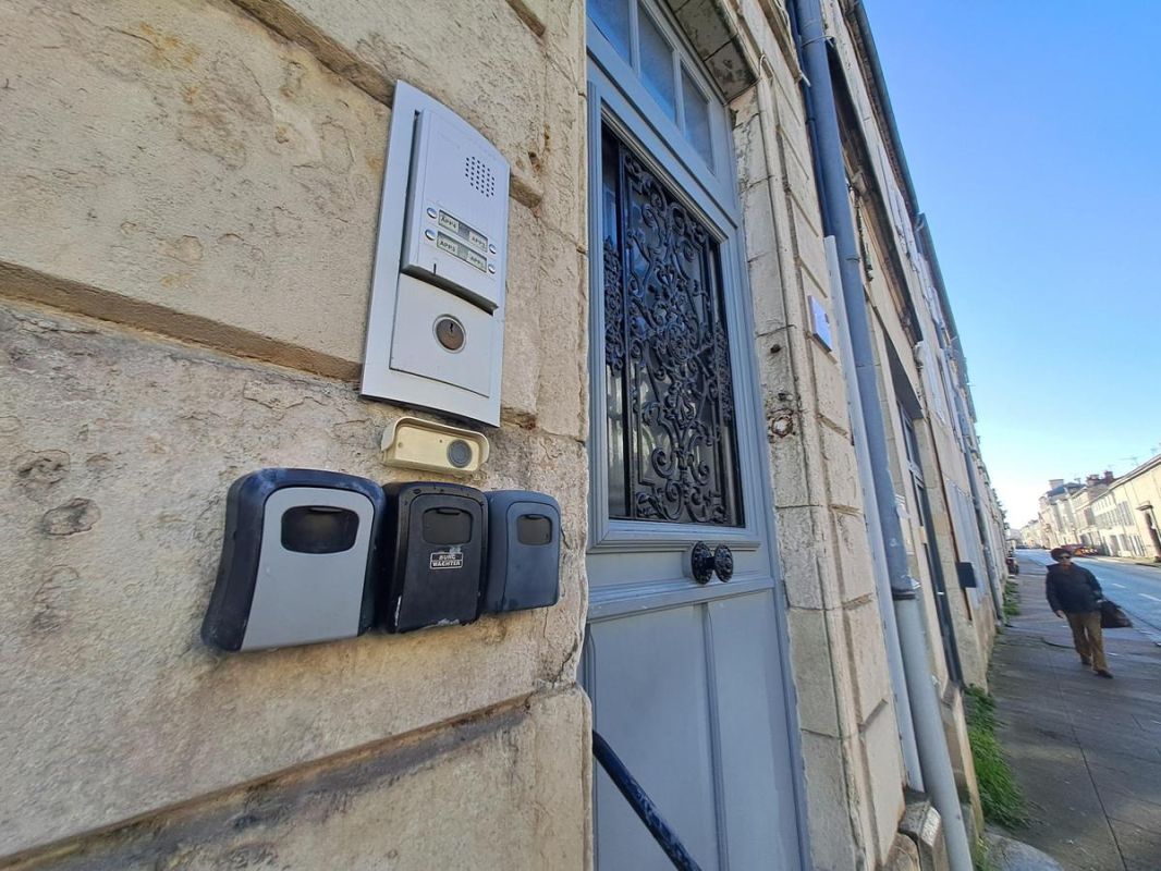 Agression choquante d'une nonagénaire près de Bordeaux : un vol atroce